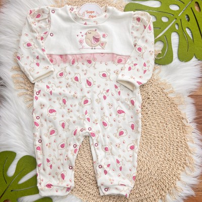 Macacão Trape Zape - Passarinha com Flores - Off White e Rose Macacão Trape Zape - Passarinha com Flores - Off White e Rose